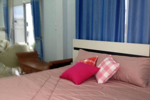 Casa de 5 dormitorios en Jomtien Beach, Pattaya, Tailandia № 243340 - foto 17