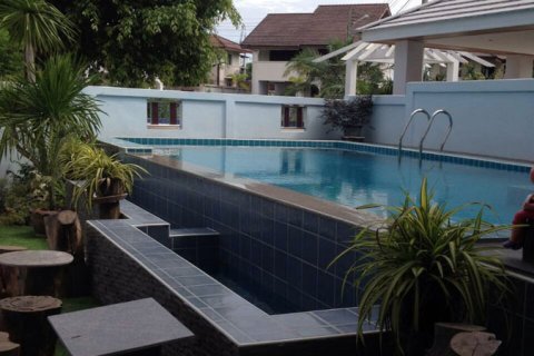 Casa de 5 dormitorios en Jomtien Beach, Pattaya, Tailandia № 243340 - foto 2