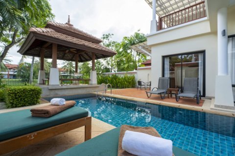 Casa de 3 dormitorios en Bang Tao, Tailandia № 241981