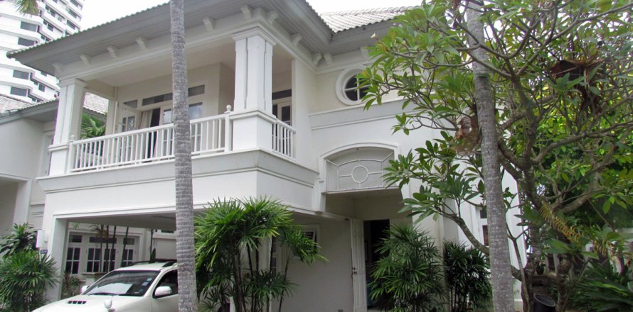 Casa de 3 dormitorios en Pattaya, Tailandia № 243139