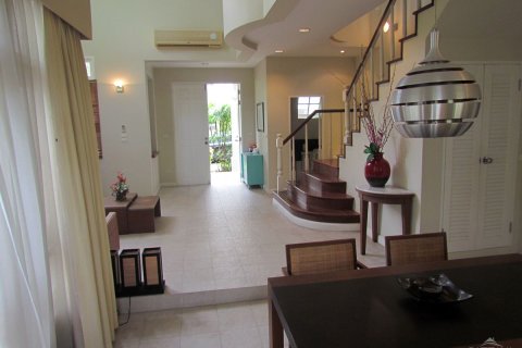 Casa de 3 dormitorios en Pattaya, Tailandia № 243139 - foto 12