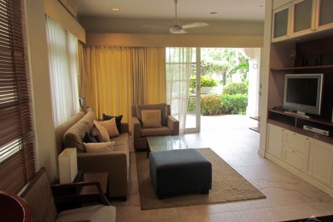 Casa de 3 dormitorios en Pattaya, Tailandia № 243139 - foto 17