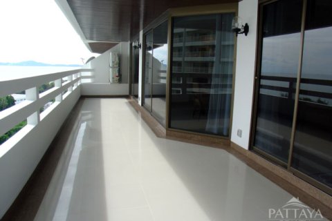 Condominio de 2 dormitorios en Jomtien Beach, Pattaya, Tailandia № 242810 - foto 2