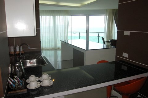 Condominio de 2 dormitorios en Pattaya, Tailandia № 242809 - foto 2