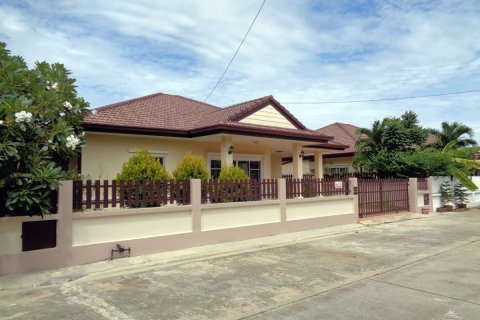 Casa de 3 dormitorios en Pattaya, Tailandia № 243098 - foto 2