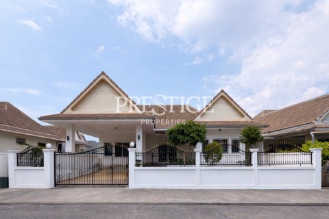 Casa de 3 dormitorios en Pattaya, Tailandia № 250135