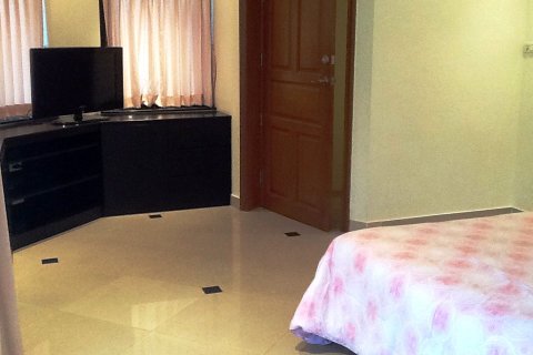 Casa de 3 dormitorios en Jomtien Beach, Pattaya, Tailandia № 243339 - foto 17