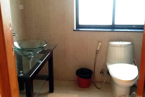 Casa de 3 dormitorios en Jomtien Beach, Pattaya, Tailandia № 243339 - foto 8