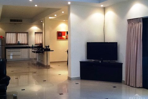 Casa de 3 dormitorios en Jomtien Beach, Pattaya, Tailandia № 243339 - foto 11