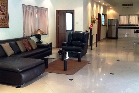 Casa de 3 dormitorios en Jomtien Beach, Pattaya, Tailandia № 243339 - foto 4