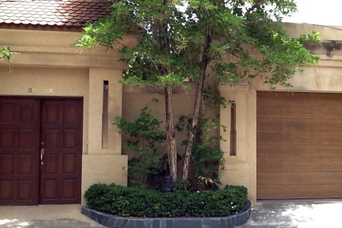 Casa de 3 dormitorios en Jomtien Beach, Pattaya, Tailandia № 243339 - foto 9