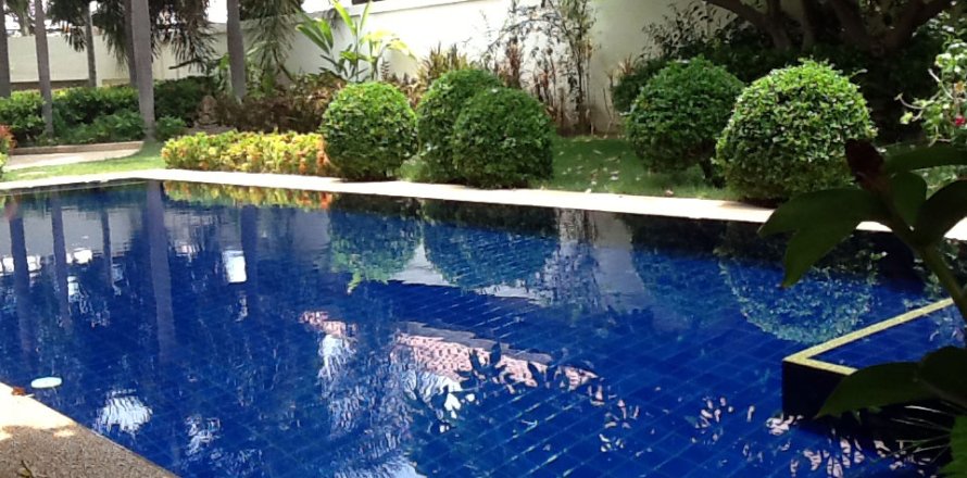 Casa de 3 dormitorios en Jomtien Beach, Pattaya, Tailandia № 243339