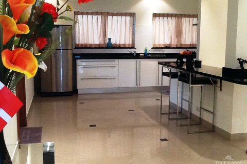 Casa de 3 dormitorios en Jomtien Beach, Pattaya, Tailandia № 243339 - foto 12