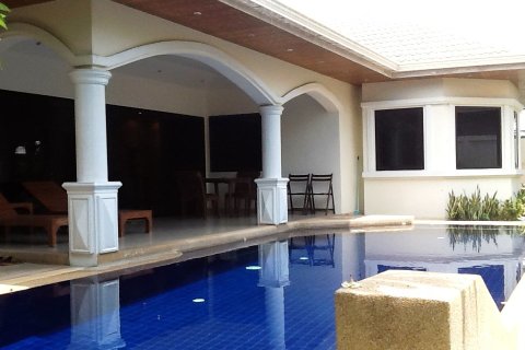 Casa de 3 dormitorios en Jomtien Beach, Pattaya, Tailandia № 243339 - foto 2