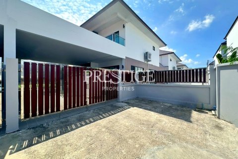 Casa de 5 dormitorios en Pattaya, Tailandia № 250239