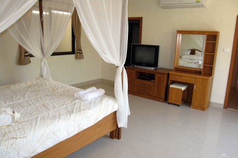 Casa de 4 dormitorios en Pattaya, Tailandia № 243195