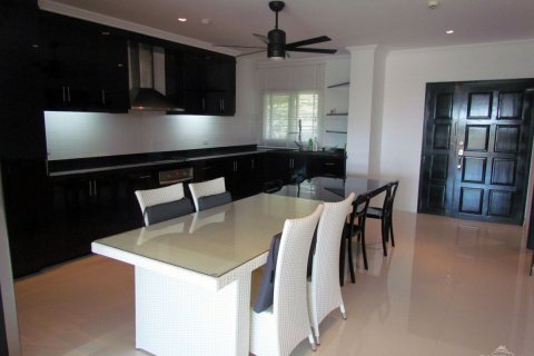 Condo in Pattaya, Thailand, 2 bedrooms  № 242818 - photo 2