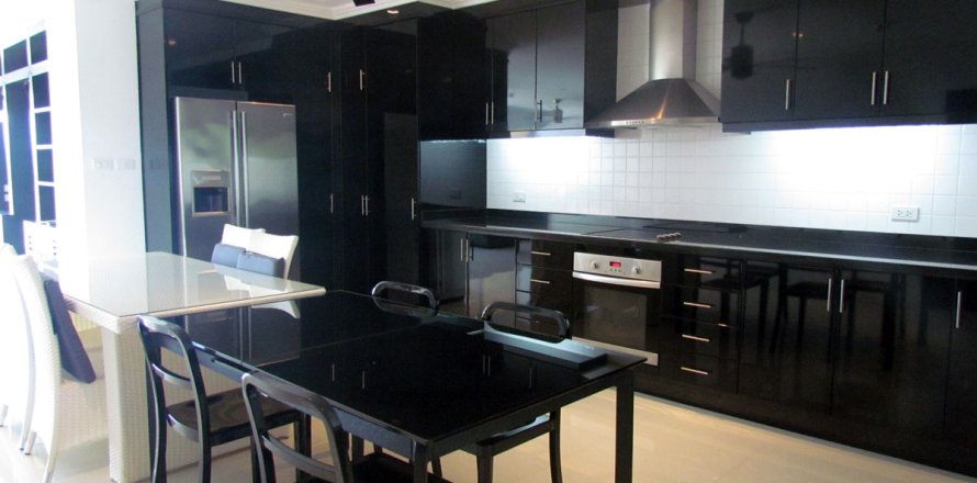 Condo in Pattaya, Thailand, 2 bedrooms  № 242818