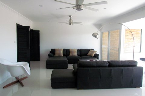 Condo in Pattaya, Thailand, 2 bedrooms  № 242818 - photo 19