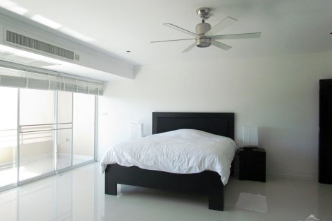 Condo in Pattaya, Thailand, 2 bedrooms  № 242818 - photo 11