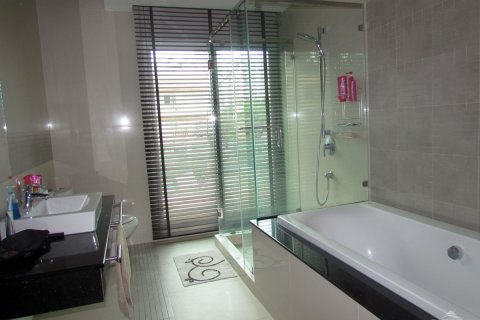 Condominio de 2 dormitorios en Jomtien Beach, Pattaya, Tailandia № 242927 - foto 11