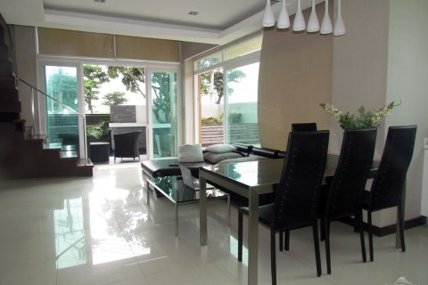 Condominio de 2 dormitorios en Jomtien Beach, Pattaya, Tailandia № 242927