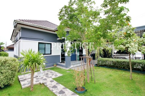 Casa de 3 dormitorios en Pattaya, Tailandia № 250654