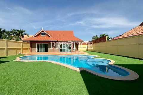 Casa de 5 dormitorios en Pattaya, Tailandia № 250205