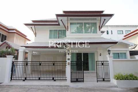 House in Pattaya, Thailand 4 bedrooms № 250563