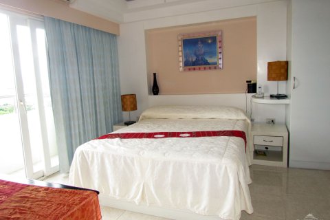 Condo in Pattaya, Thailand, 1 bedroom  № 243053 - photo 2