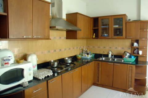 Casa de 4 dormitorios en Pattaya, Tailandia № 243078 - foto 4