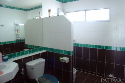 Casa de 4 dormitorios en Pattaya, Tailandia № 243078 - foto 16