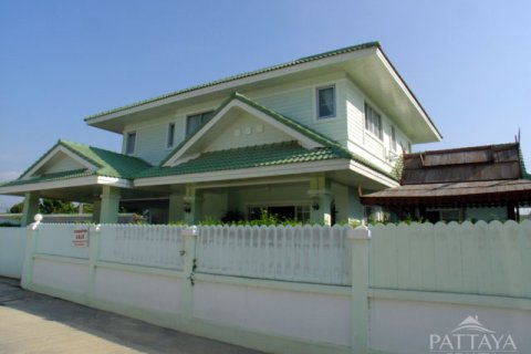Casa de 4 dormitorios en Pattaya, Tailandia № 243078 - foto 21