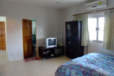 Casa de 4 dormitorios en Pattaya, Tailandia № 243078 - foto 15