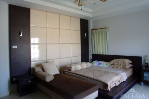 Casa de 4 dormitorios en Pattaya, Tailandia № 243078 - foto 10
