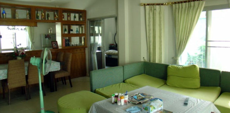 Casa de 4 dormitorios en Pattaya, Tailandia № 243078