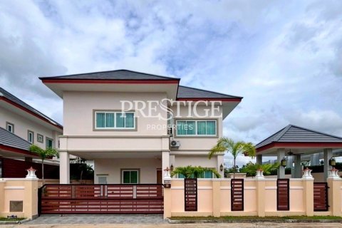Casa de 4 dormitorios en Pattaya, Tailandia № 250288