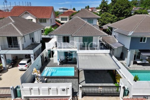 Casa de 3 dormitorios en Pattaya, Tailandia № 250039
