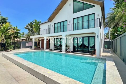 Casa de 4 dormitorios en Pattaya, Tailandia № 250089