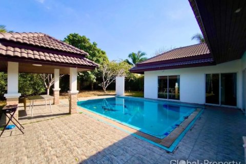 Casa de 3 dormitorios en Pattaya, Tailandia № 233716
