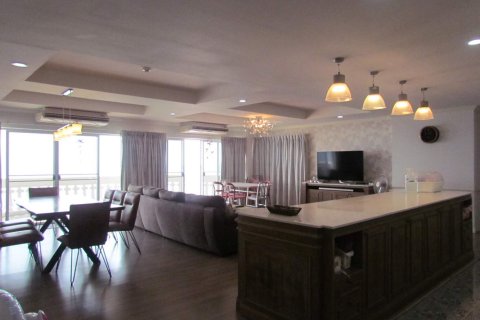 Condominio de 4 dormitorios en Pattaya, Tailandia № 242275 - foto 8