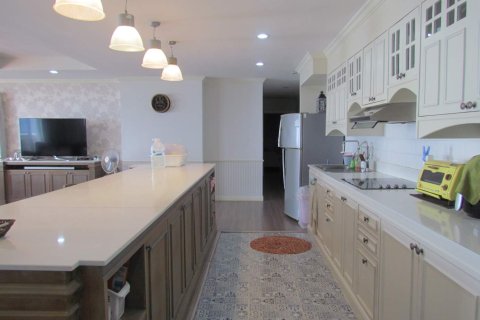 Condominio de 4 dormitorios en Pattaya, Tailandia № 242275