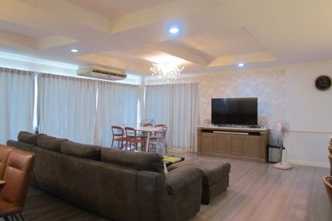 Condominio de 4 dormitorios en Pattaya, Tailandia № 242275 - foto 27