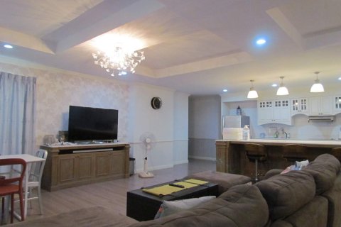 Condominio de 4 dormitorios en Pattaya, Tailandia № 242275 - foto 7