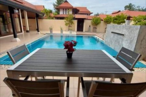 Casa de 3 dormitorios en Pattaya, Tailandia № 243223 - foto 2