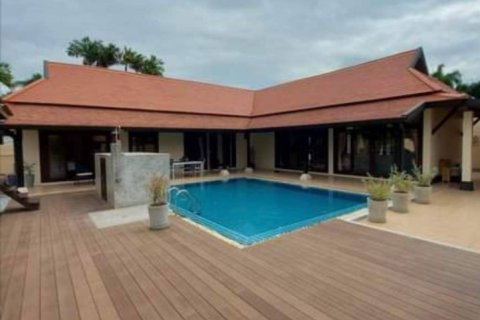 Casa de 3 dormitorios en Pattaya, Tailandia № 243223