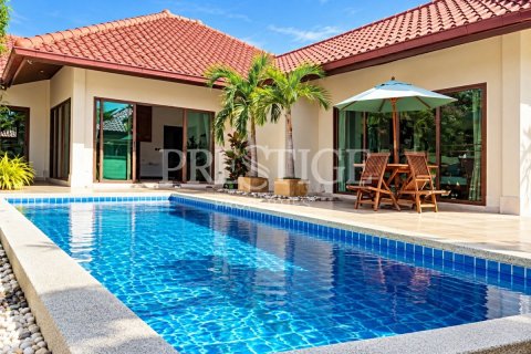 Casa de 3 dormitorios en Pattaya, Tailandia № 250002