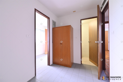 Apartment in Bangkok, Thailand 3 bedrooms № 249725
