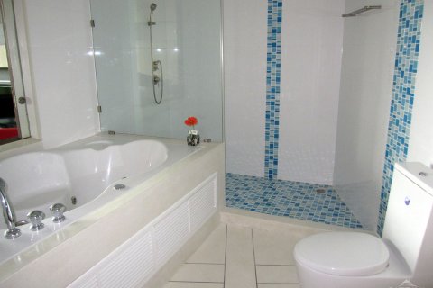 Condo in Pattaya, Thailand, 2 bedrooms  № 242608 - photo 18