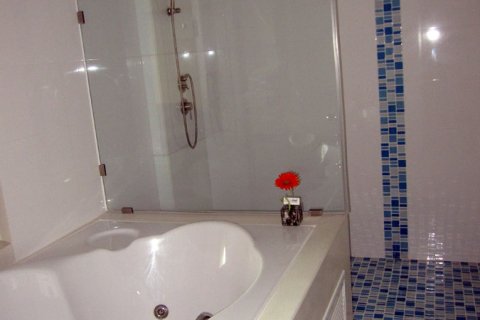 Condo in Pattaya, Thailand, 2 bedrooms  № 242608 - photo 15